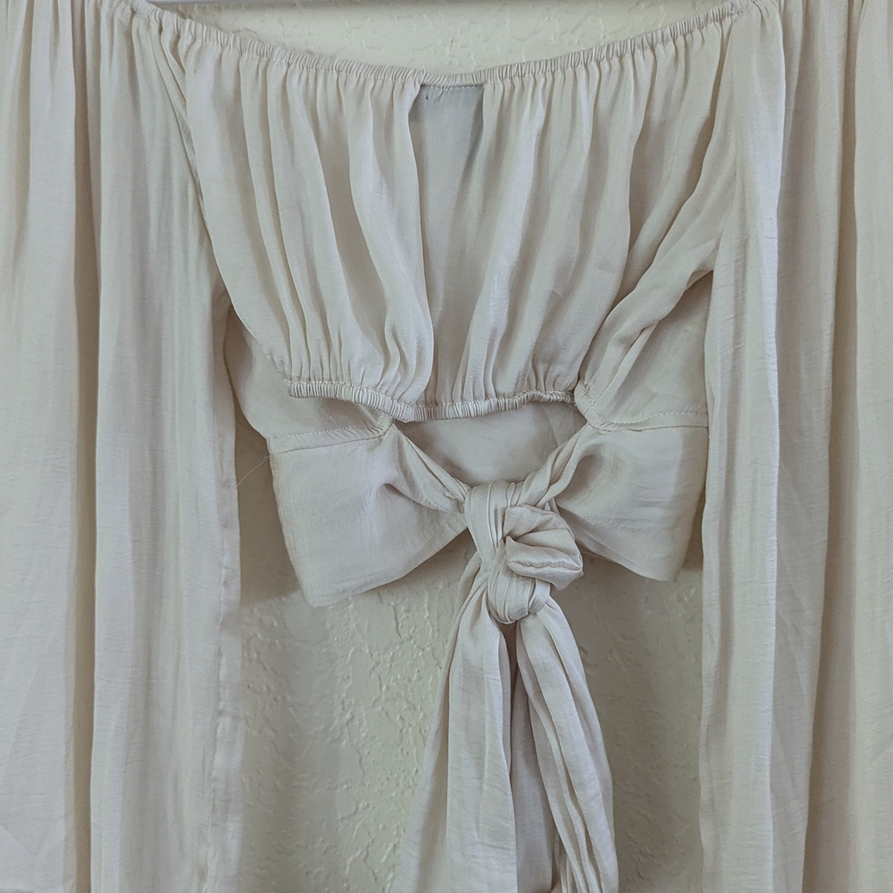 Windsor Cream Boho FairySeventies Off-Shoulder Crop Top With Puffy Sleeves Small